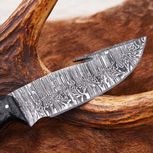 "Dragon's Claw: Handcrafted Damascus Steel Knife with Turquoise and Black Wood Handle" - Image 4