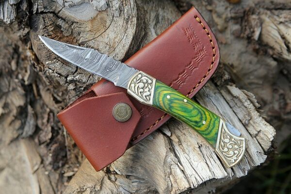 Damascus Steel Hunting Knife with Green Wooden Handle - Image 4