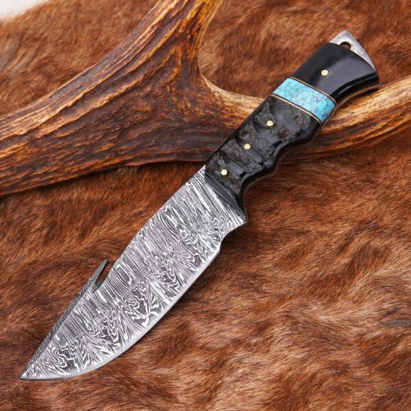 "Dragon's Claw: Handcrafted Damascus Steel Knife with Turquoise and Black Wood Handle" - Image 7