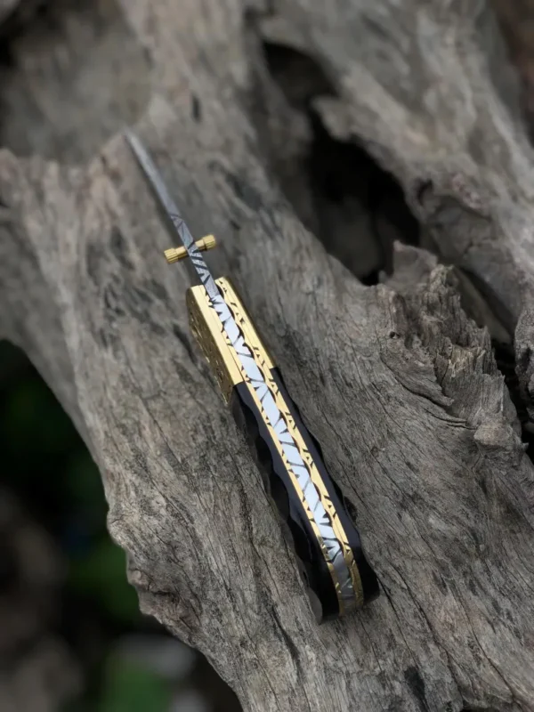 Handmade Damascus Steel Hunting Knife is a masterpiece for outdoor enthusiasts and collectors. - Image 3